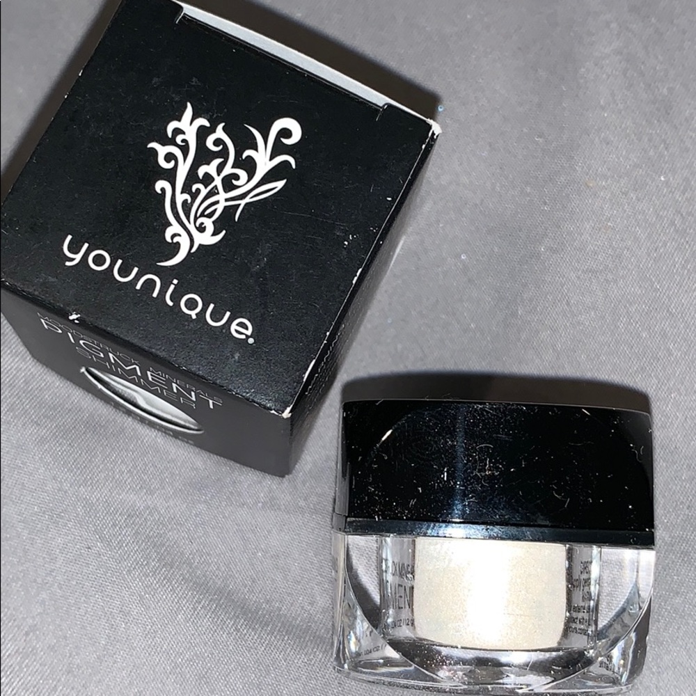 Moodstruck mineral pigment